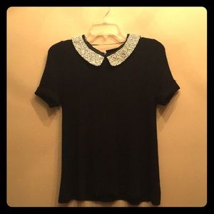Short sleeve sweater with bejeweled collar
